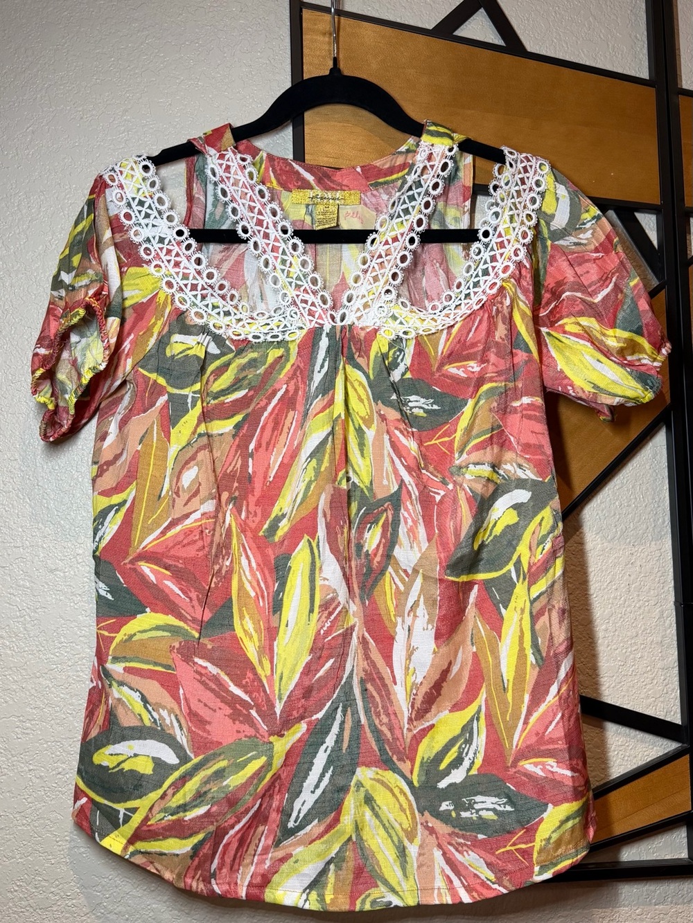 Crochet-Trim Short Sleeve Blouse in Coral Multi Leaf Print